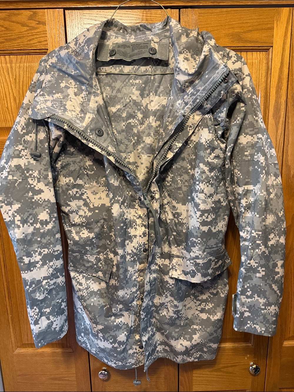 LARGE ARMY ACU DIGITAL WET WEATHER IMPROVED RAINSUIT JACKET-Medium 40